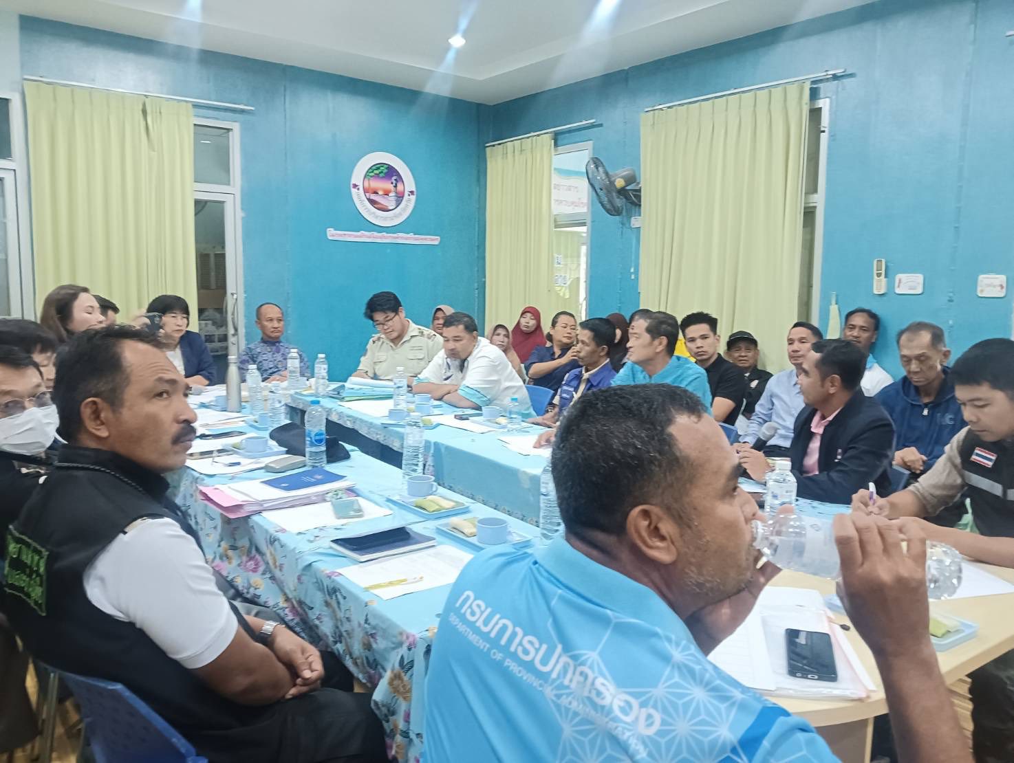 ประชุมหารือการให้ความข่วยเหลือชาวบ้านมดตะนอยที่ได้รับผลกระทบจากสาธารณภัย
