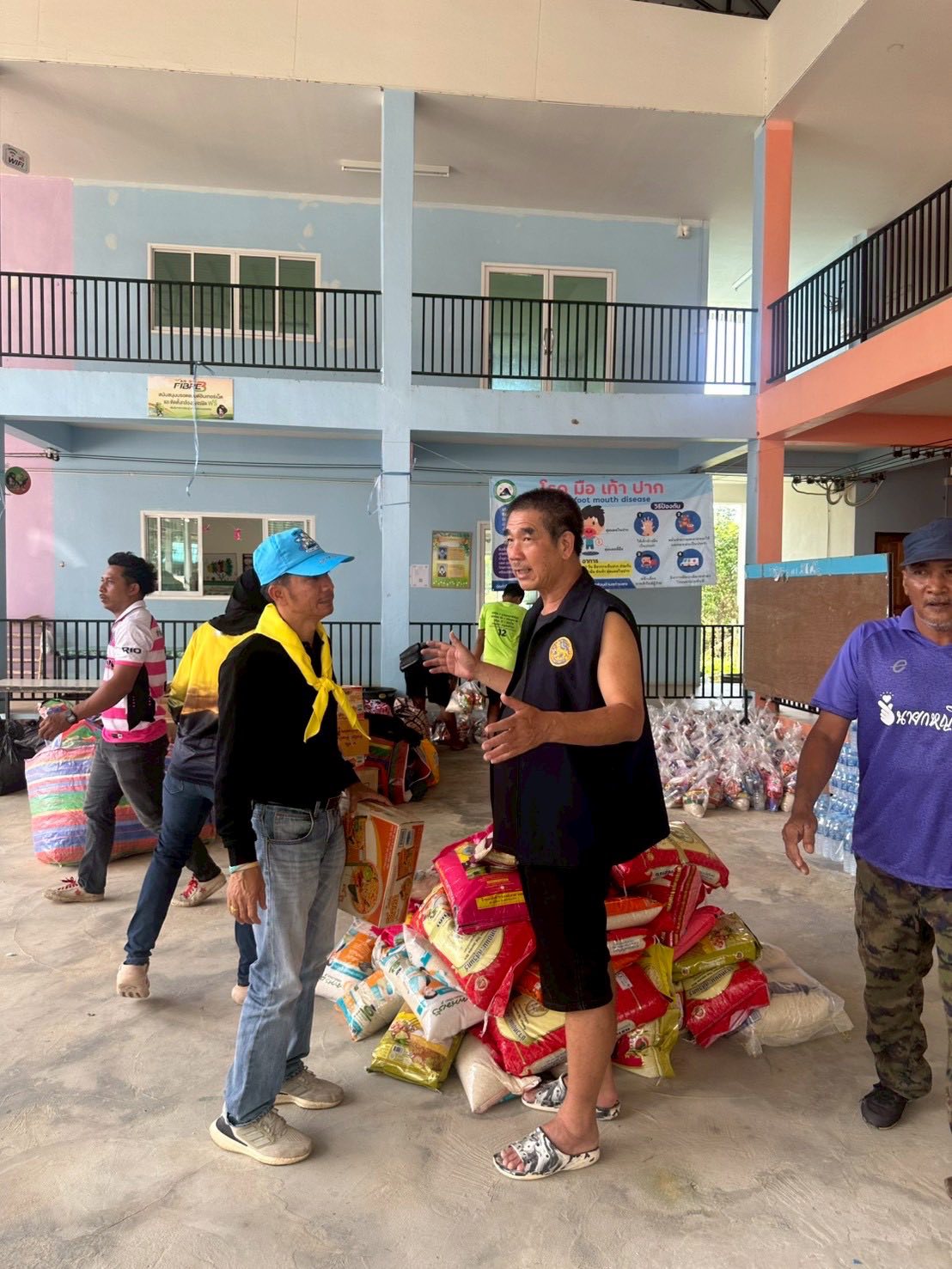 ร่วมกันส่งมอบของบริจาค ณ องค์การบริหารส่วนตำบลกำแพง จังหวัดสตูล